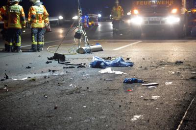 Mundelsheim: Sekundenschlaf fuehrt zu Unfall auf der A81